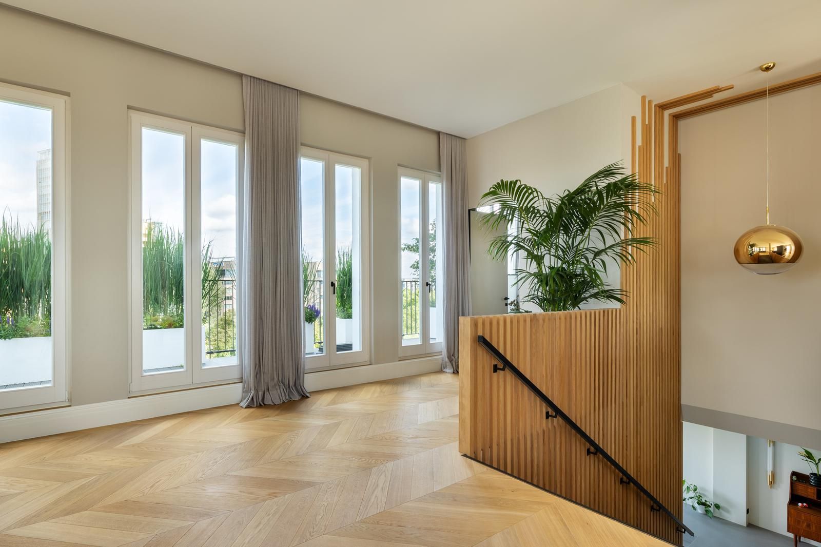 Penthouse Berlin – Leichtes Raum & Licht Konzept